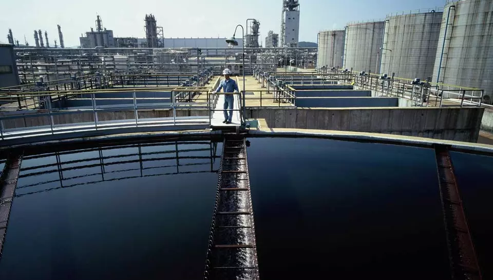 Veolia technician monitoring water treatment process at LG / Lotte Chemical Daesan to ensure quality standards.