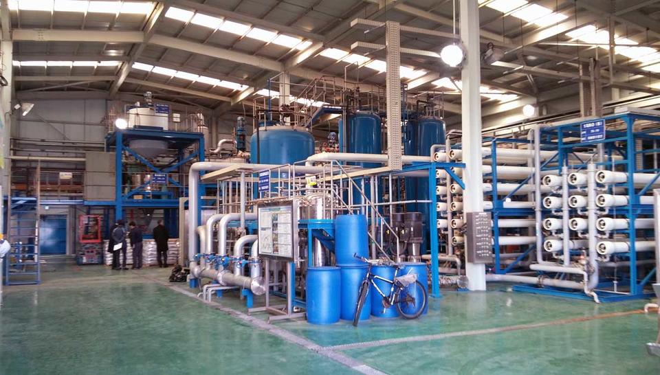 Reverse osmosis (RO) system in Hyundai Transys facility, ensuring high-efficiency water purification.