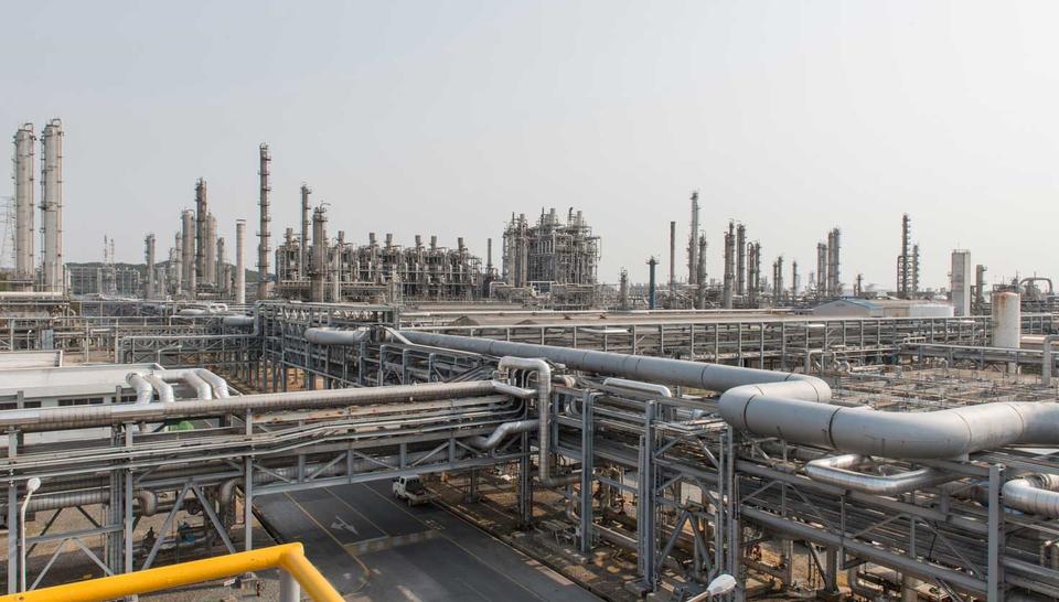 Petrochemical water treatment plant at LG / Lotte Chemical Daesan, enhancing sustainability with Veolia solutions.