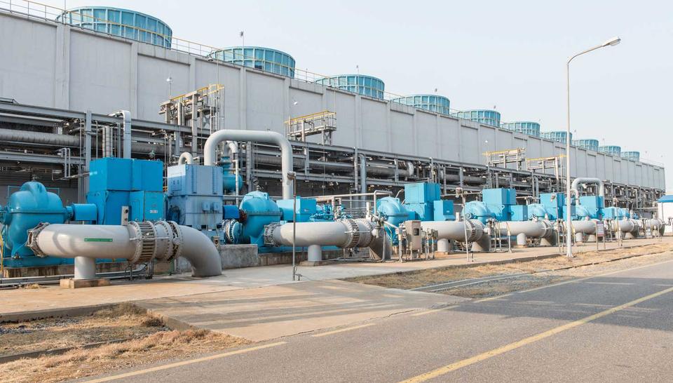Cooling water supply infrastructure at LG / Lotte Chemical Daesan, ensuring efficient temperature control.