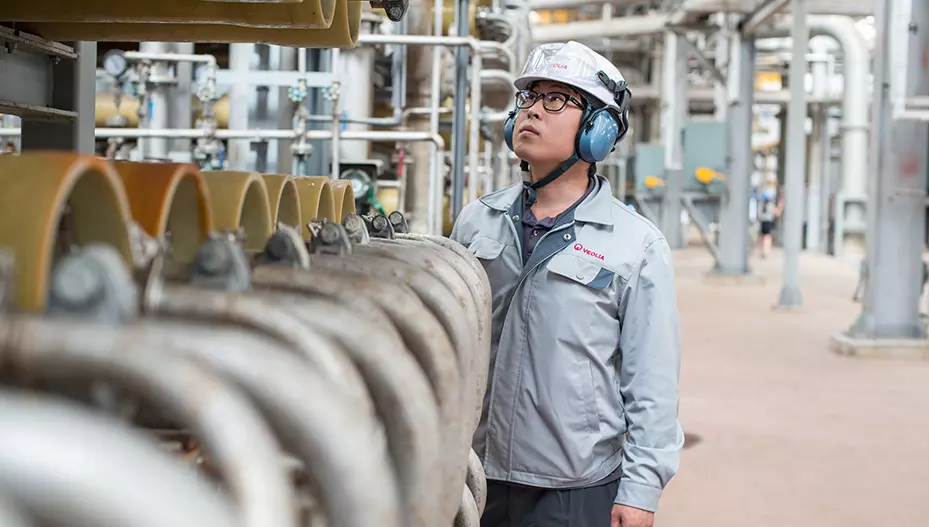 Veolia Korea engineer inspecting Petrochemical industrial equipment at a manufacturing plant, ensuring safety and operational efficiency.