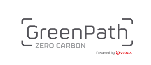 Veolia의 산업 탈탄소화 솔루션인 GreenPath Zero Carbon 로고. 'GreenPath Zero Carbon' 텍스트는 현대적인 디자인의 어두운 회색 글씨로 표시되며, 스타일화된 대괄호로 둘러싸여 있습니다